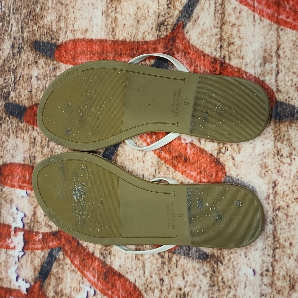 Old Navy thong flip flops - Picture 5 of 6
